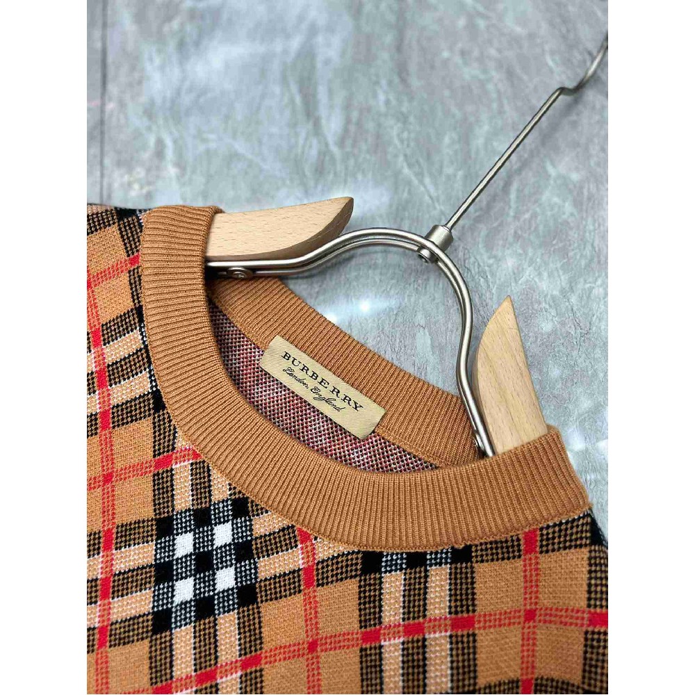 Burberry   Tops BUY0254