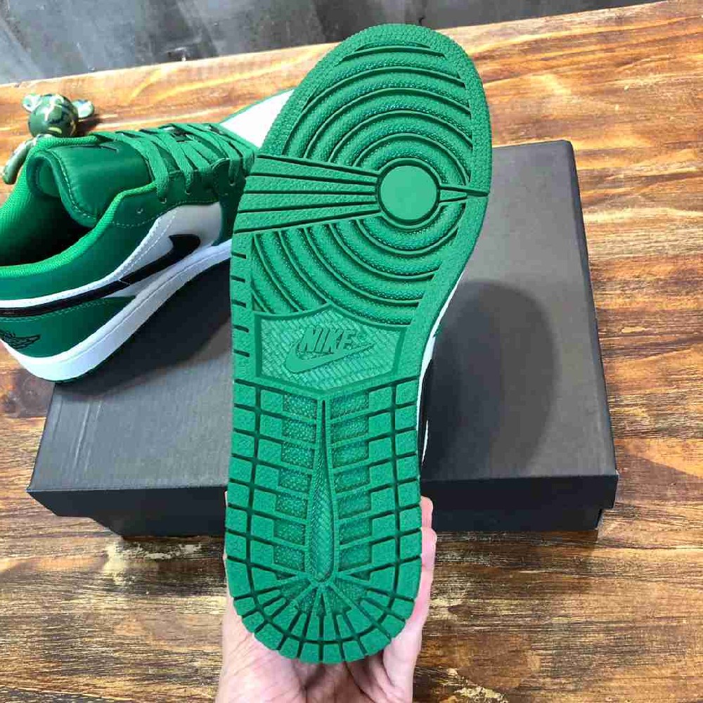 ‌Air Jordan AJ0117