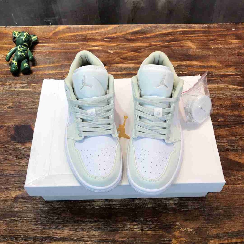 ‌Air Jordan AJ0122