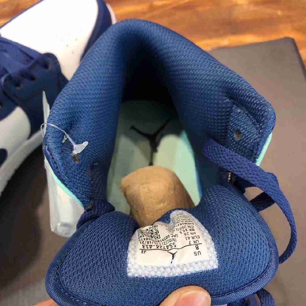 ‌Air Jordan AJ0136