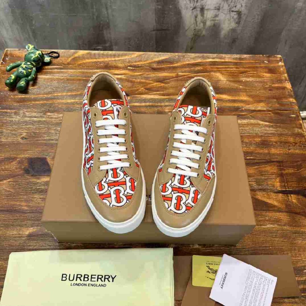 BURBERRY BU0023