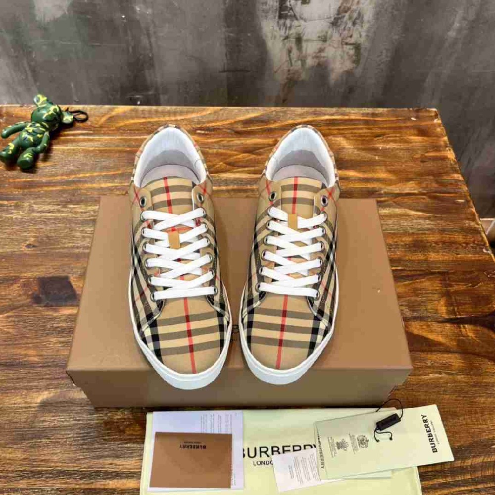 BURBERRY BU0028
