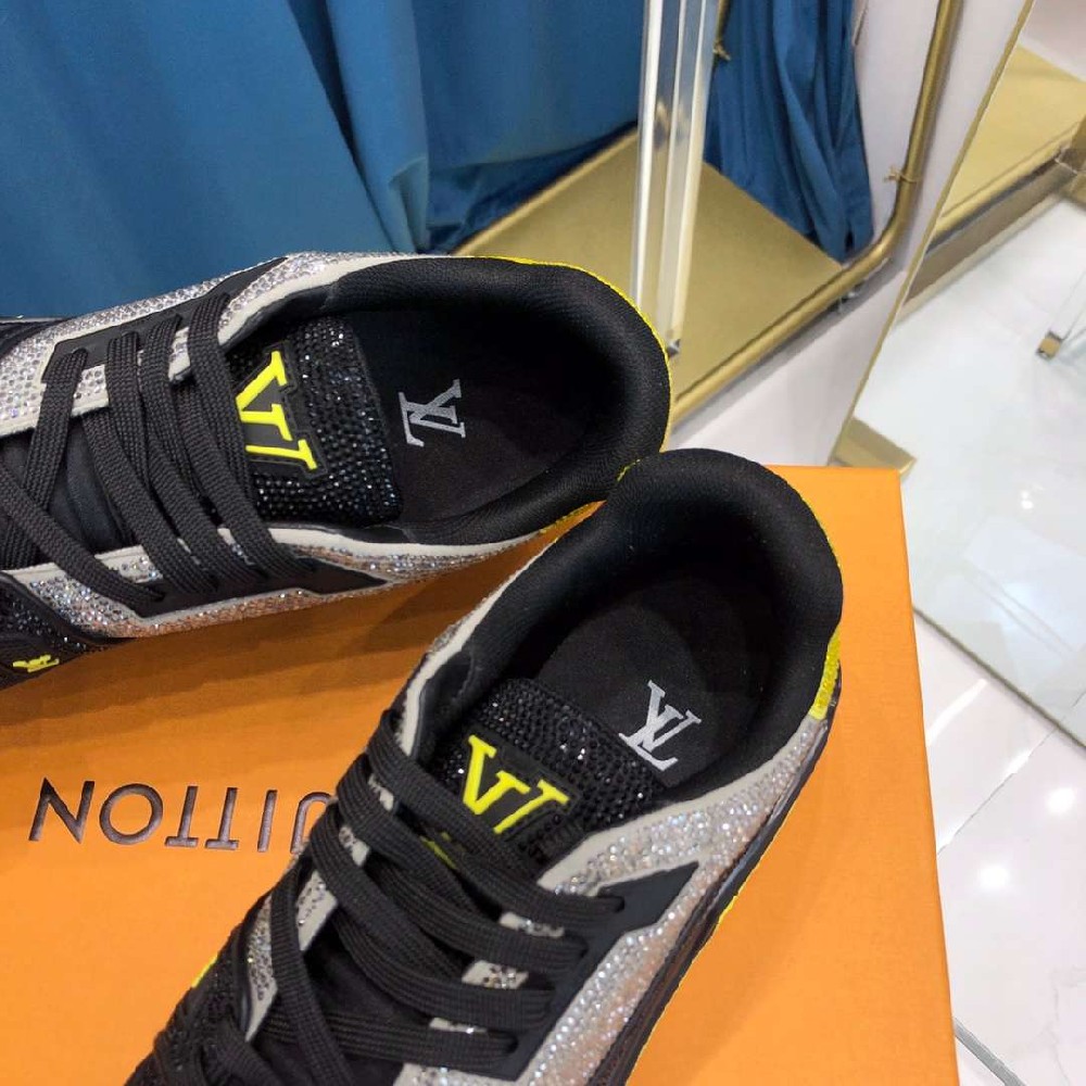 LV sneakers LU0140