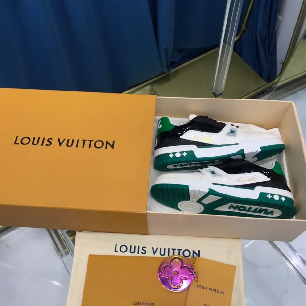 LV sneakers LU0144