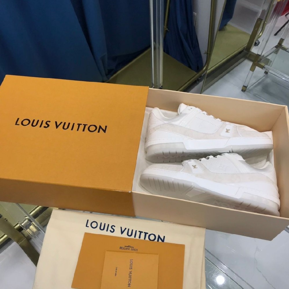 LV sneakers LU0146