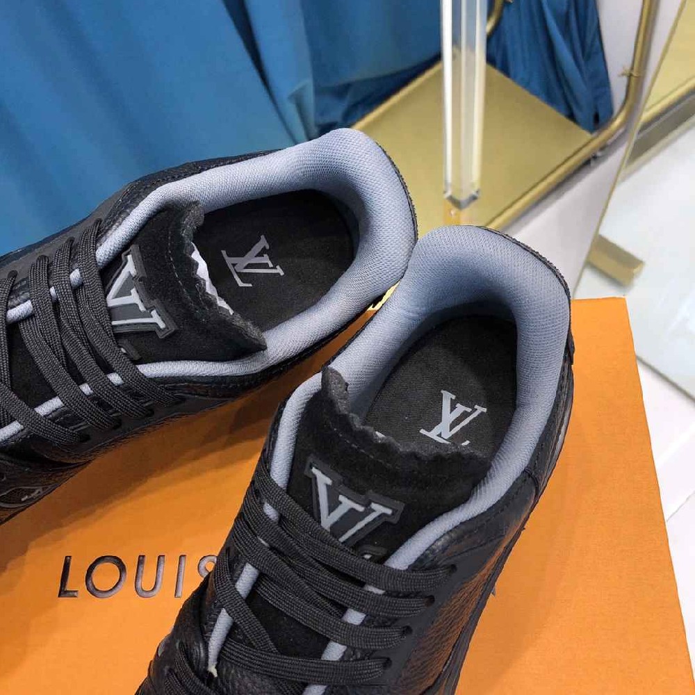LV sneakers LU0150