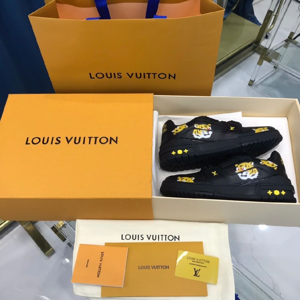LV sneakers LU0161