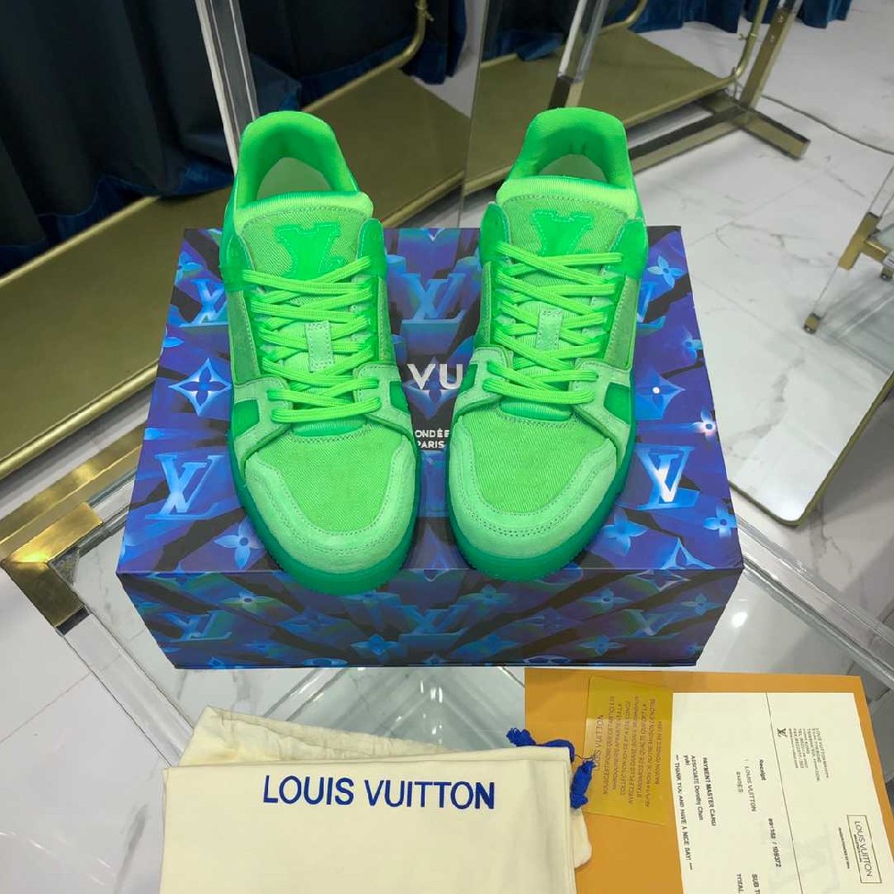 LV sneakers LU0181
