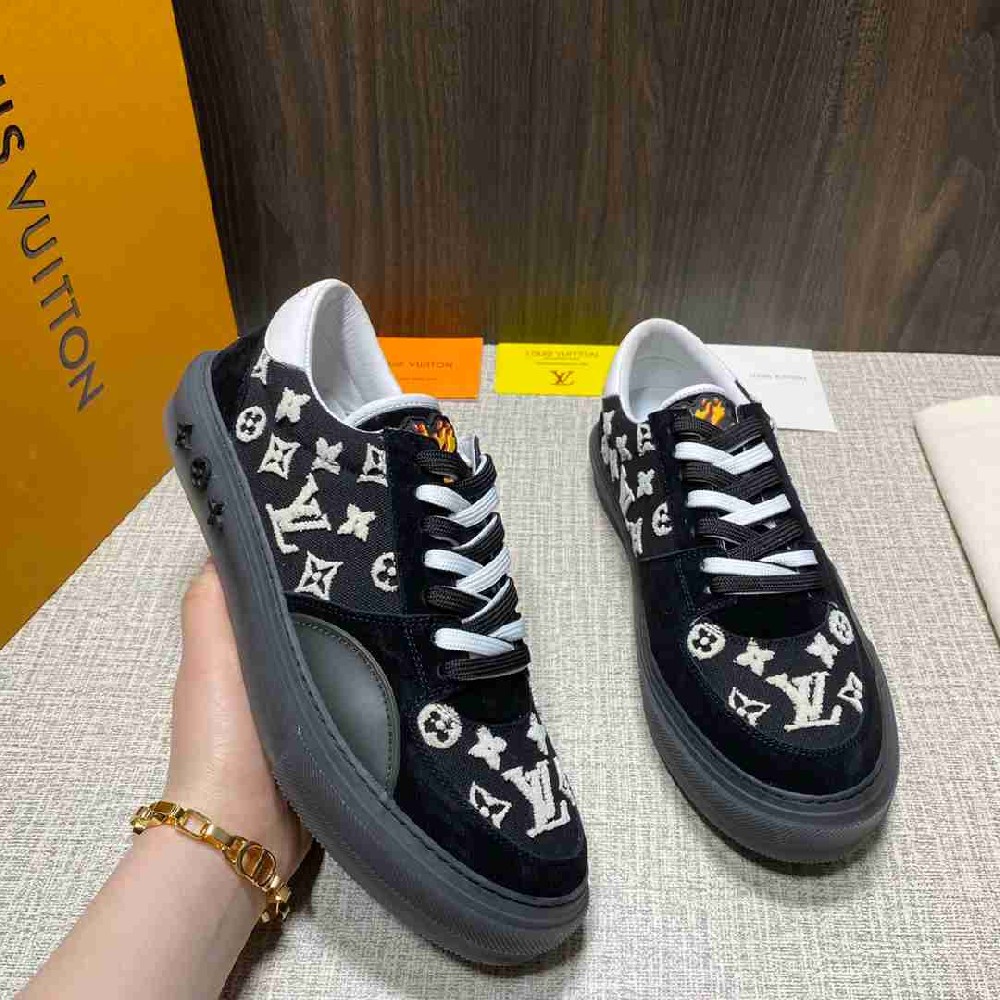 LV sneakers LU0205