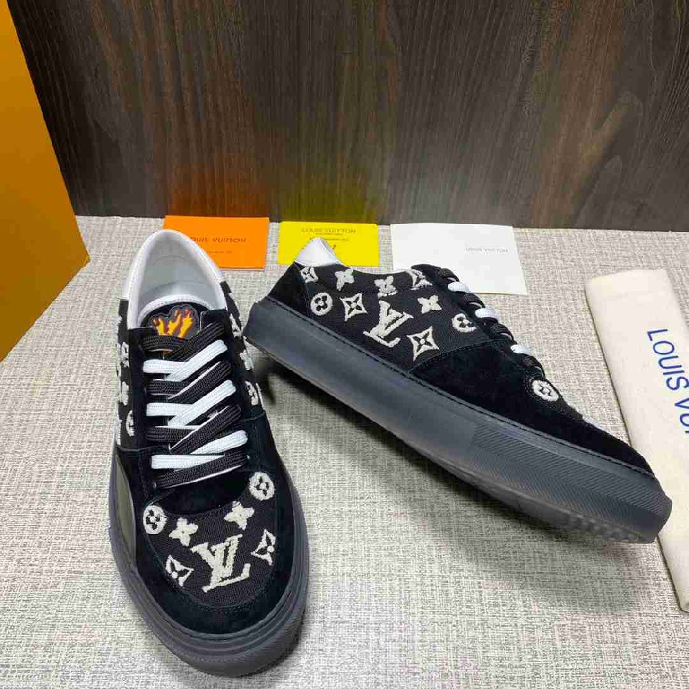 LV sneakers LU0205
