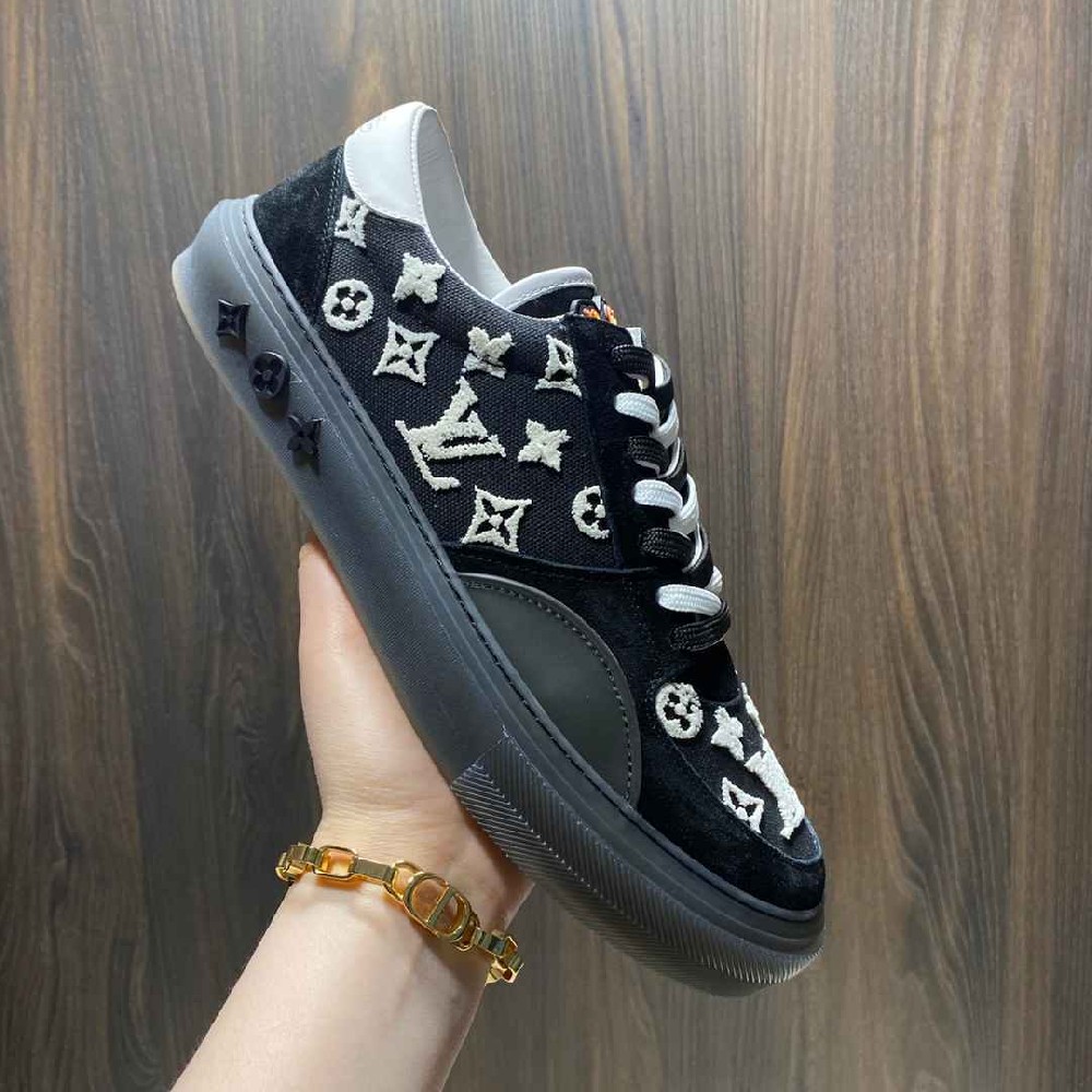 LV sneakers LU0205