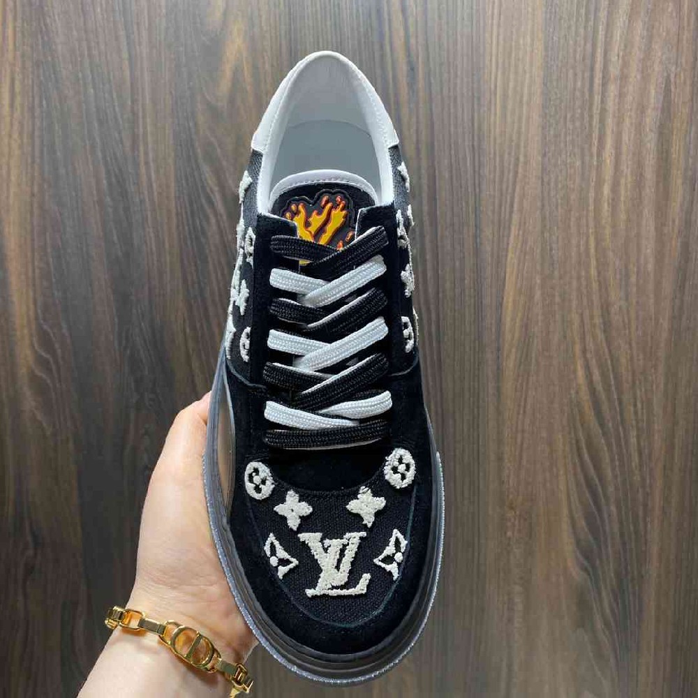 LV sneakers LU0205