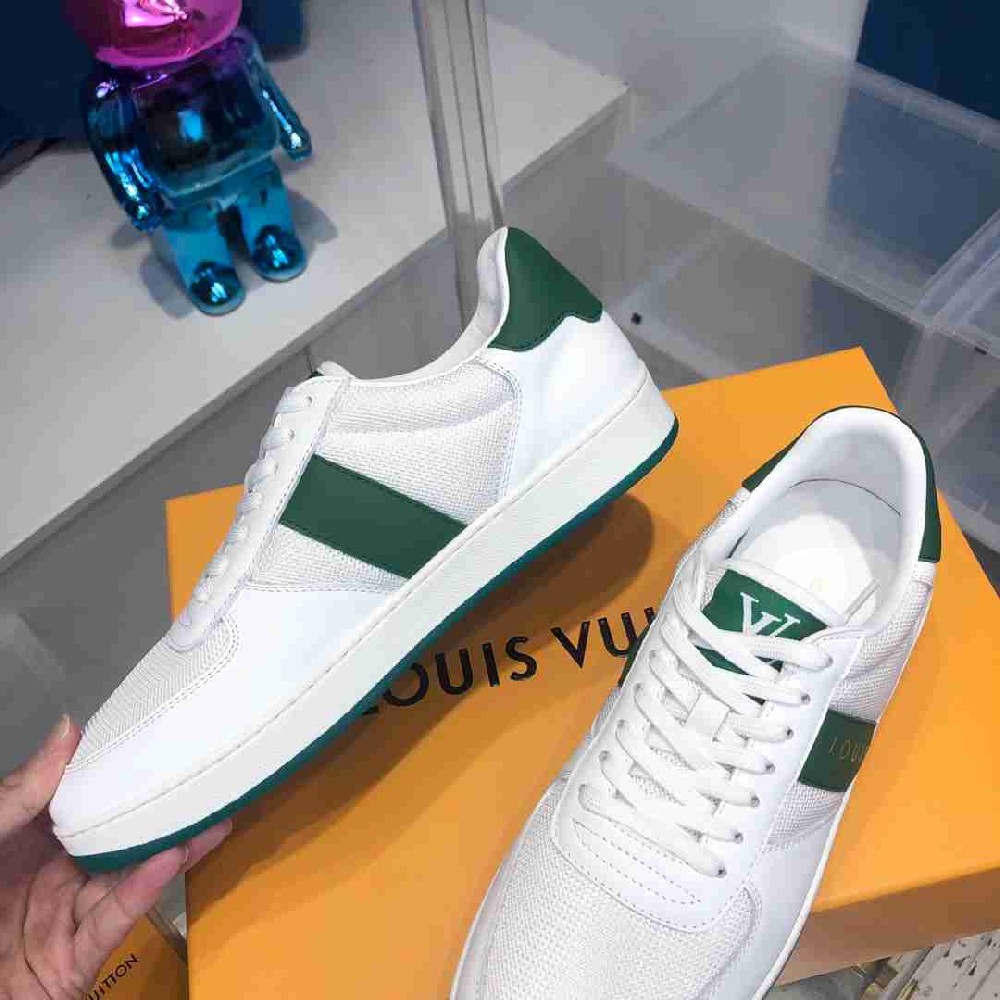 LV sneakers LU0231