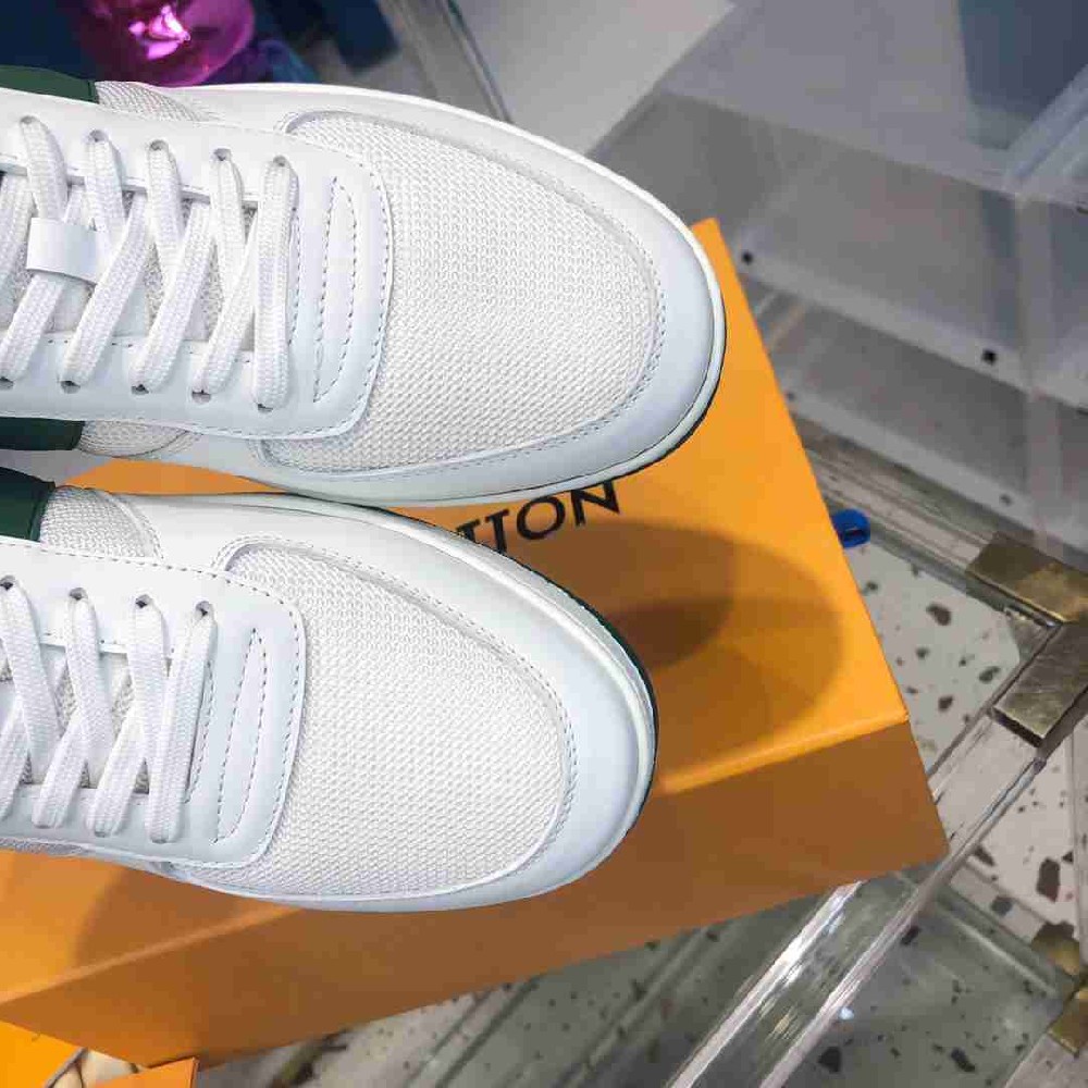 LV sneakers LU0231