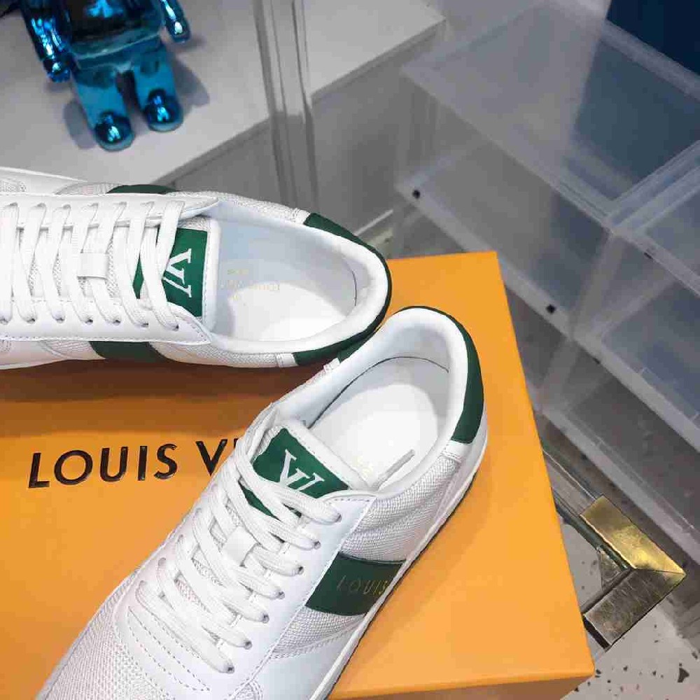 LV sneakers LU0231