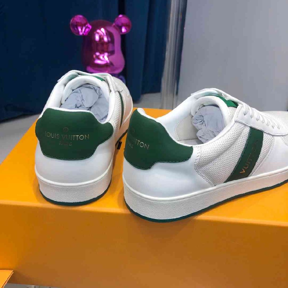 LV sneakers LU0231