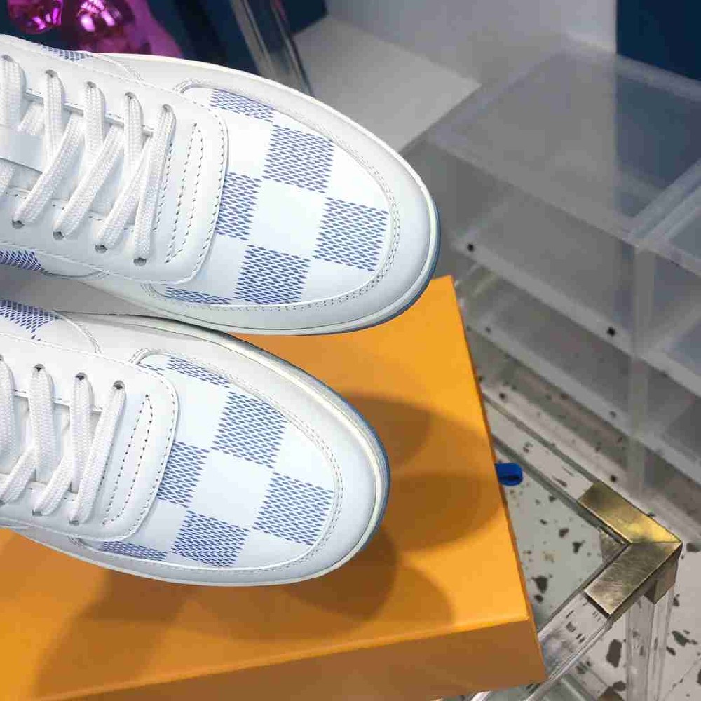 LV sneakers LU0237