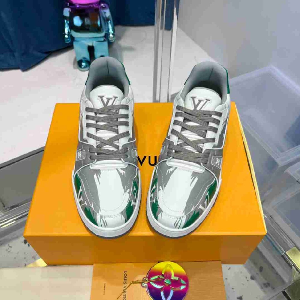 LV sneakers LU0260