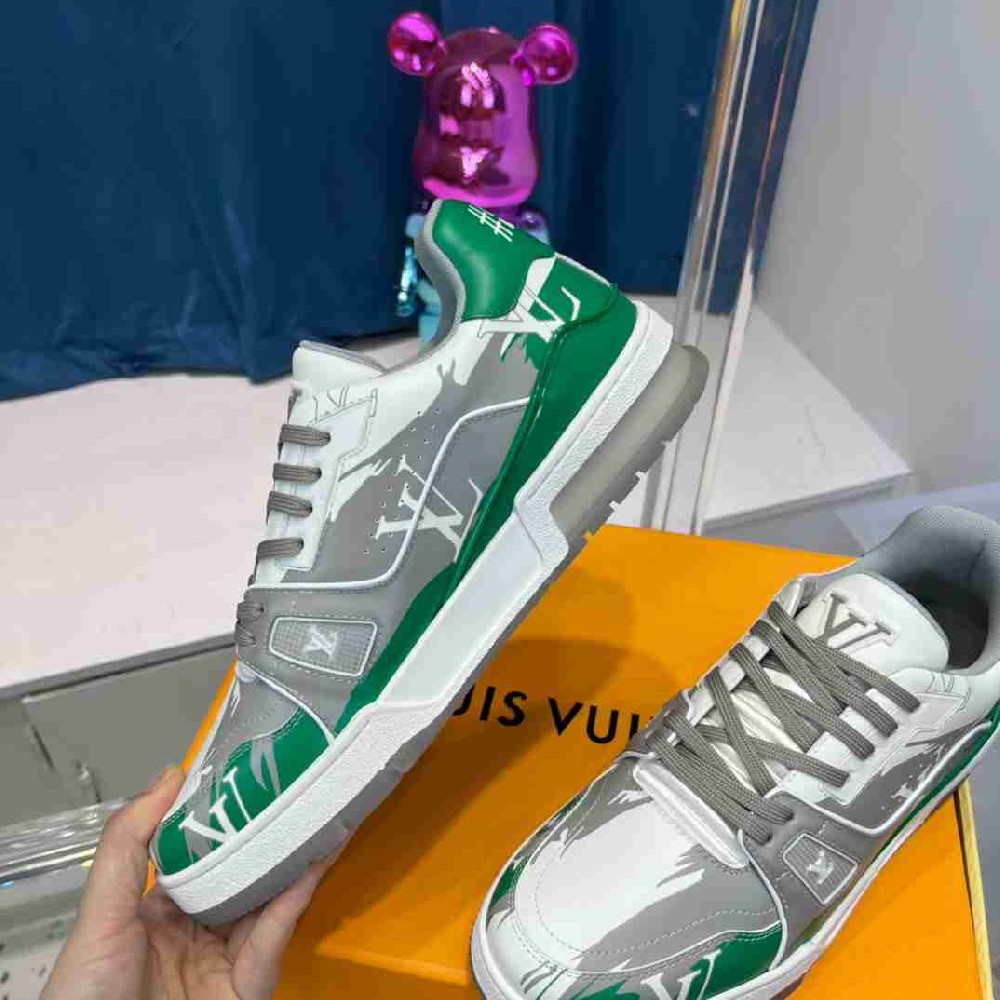 LV sneakers LU0260