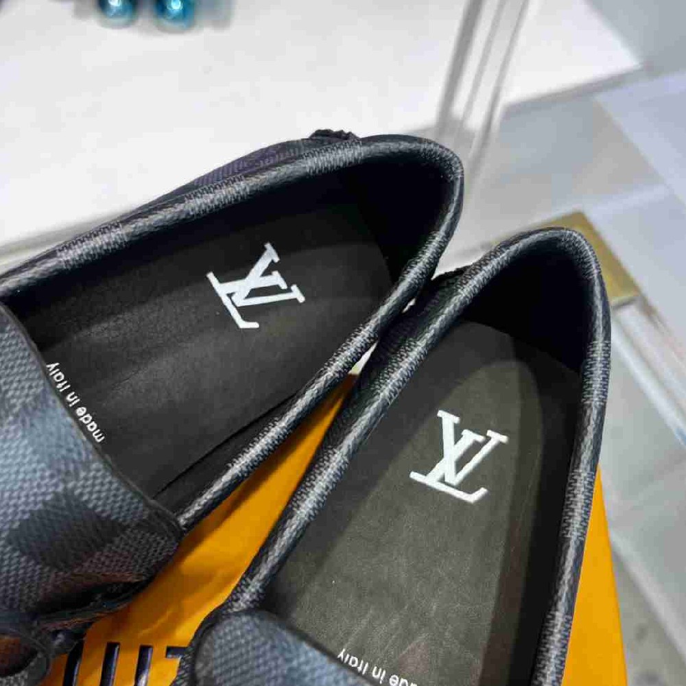 LV sneakers LU0296
