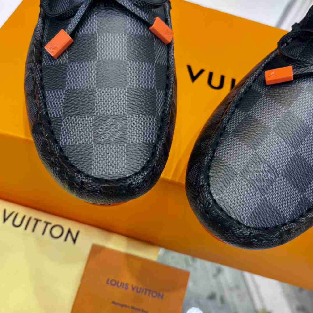 LV sneakers LU0296