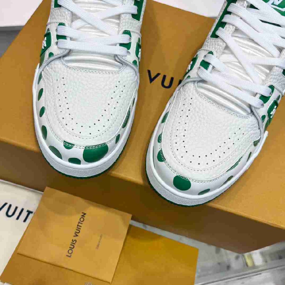 LV   sneakers LU0330