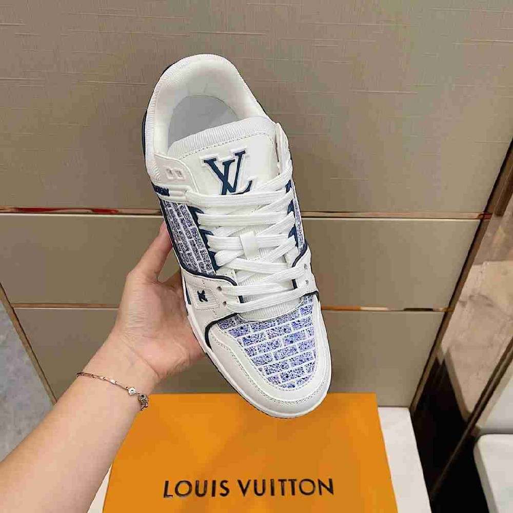 LV sneakers LU0337