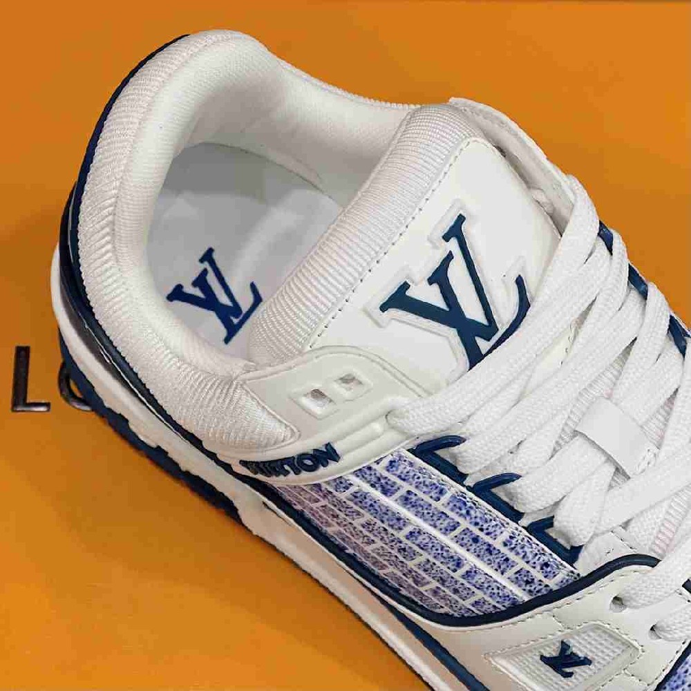 LV sneakers LU0337
