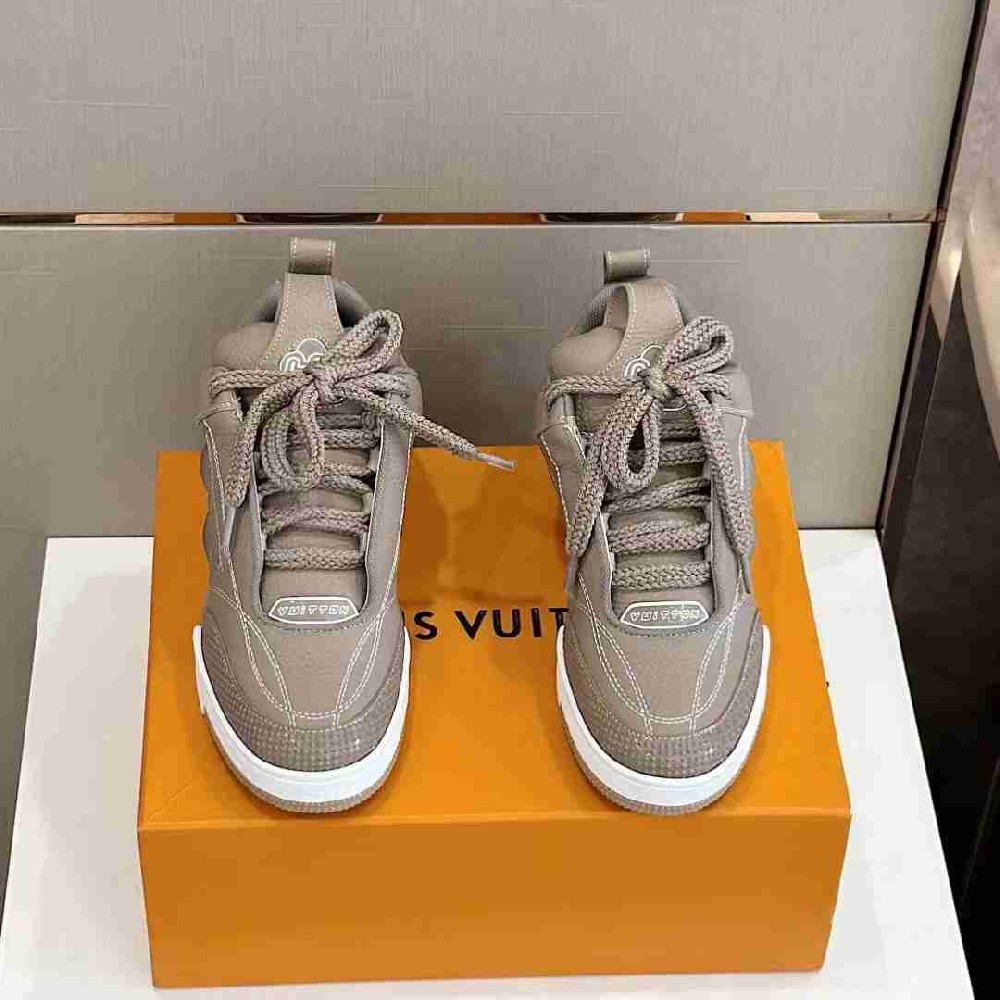 LV sneakers LU0352