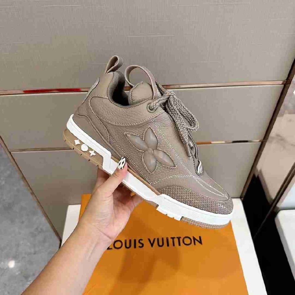 LV sneakers LU0352