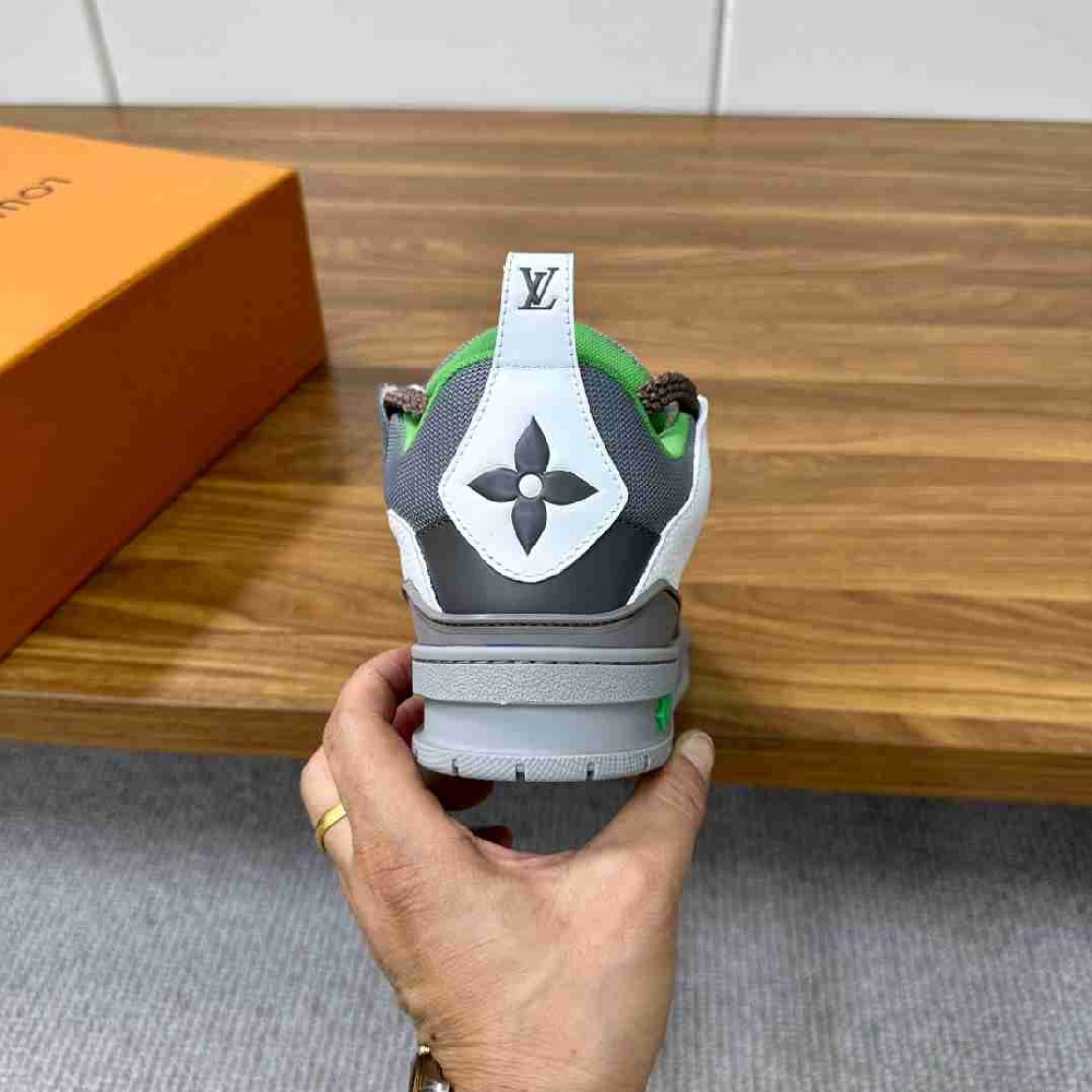 LV sneakers LU0356