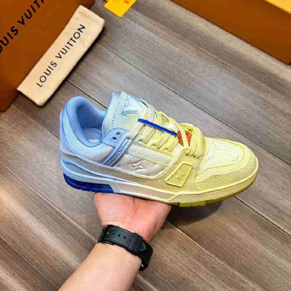 LV sneakers LU0358