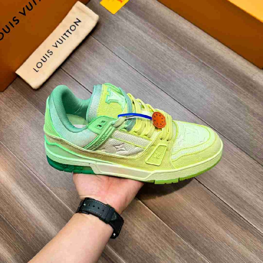LV sneakers LU0359