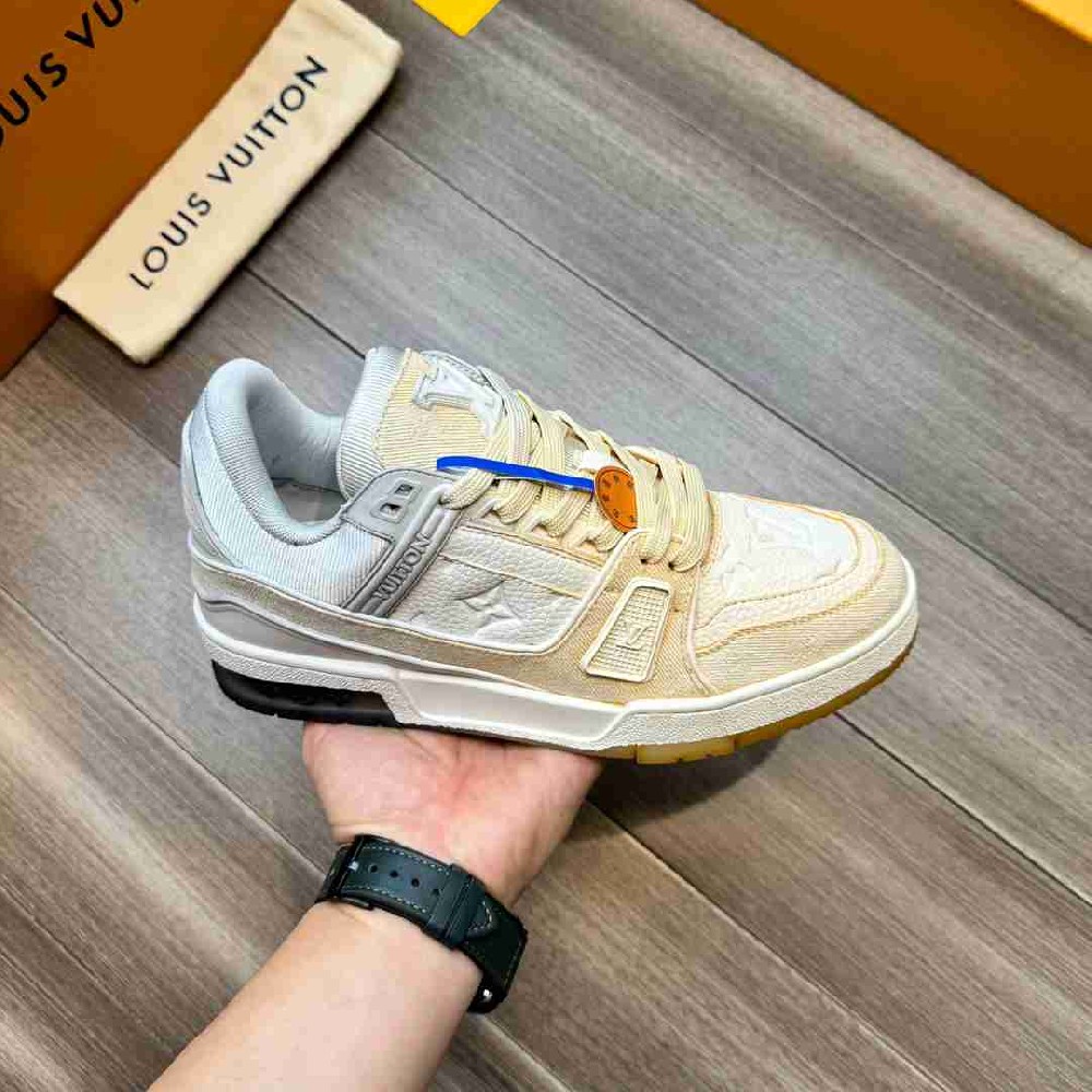LV sneakers LU0360