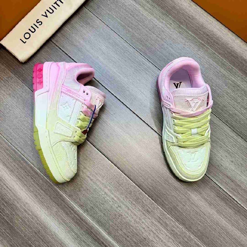 LV sneakers LU0361