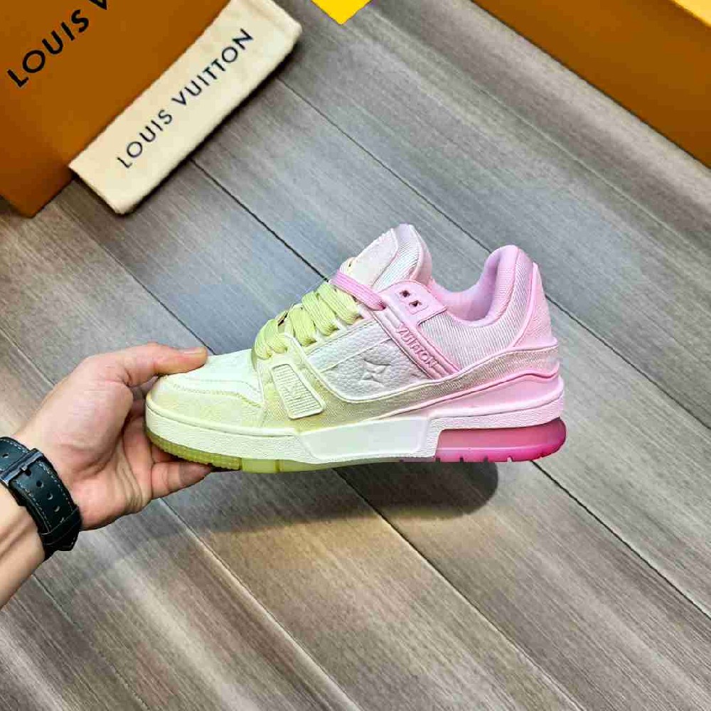 LV sneakers LU0361