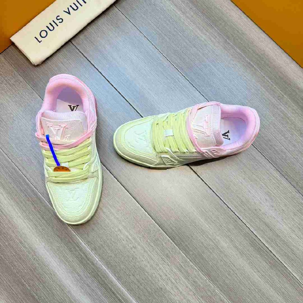 LV sneakers LU0361