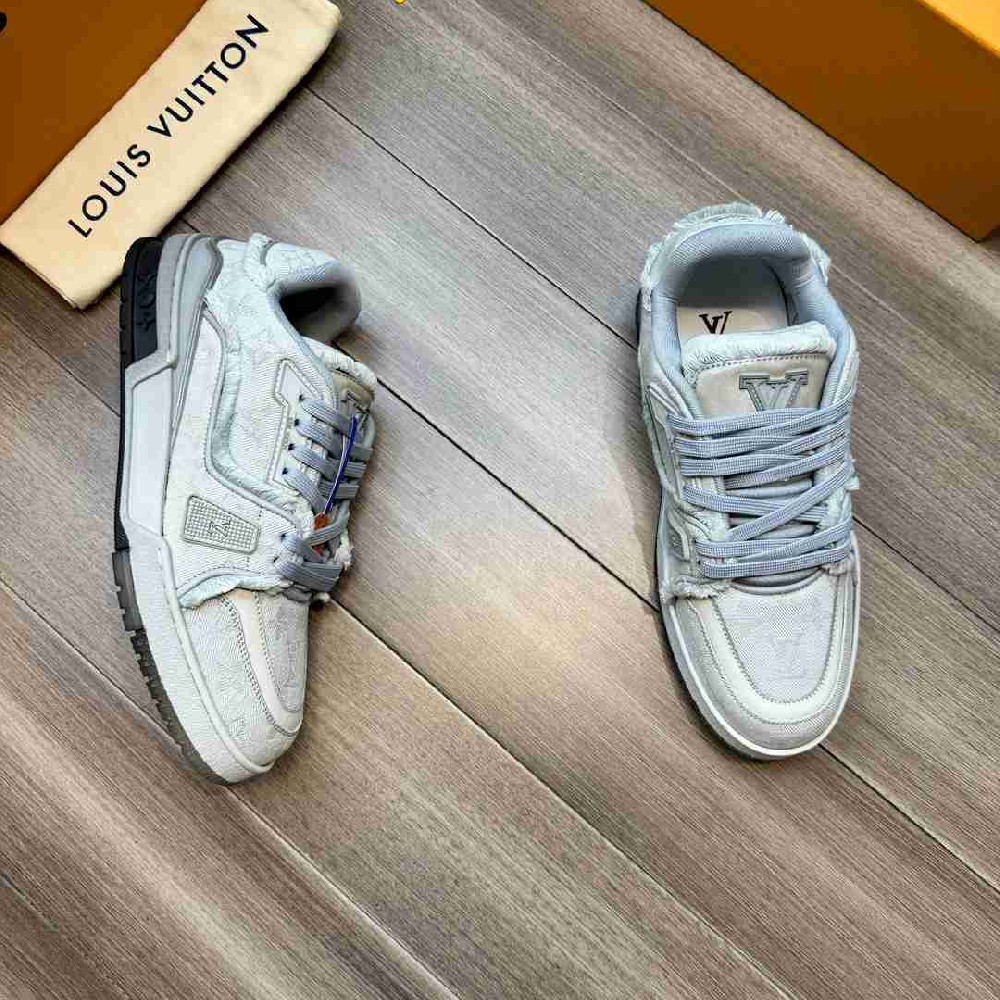 LV sneakers LU0363