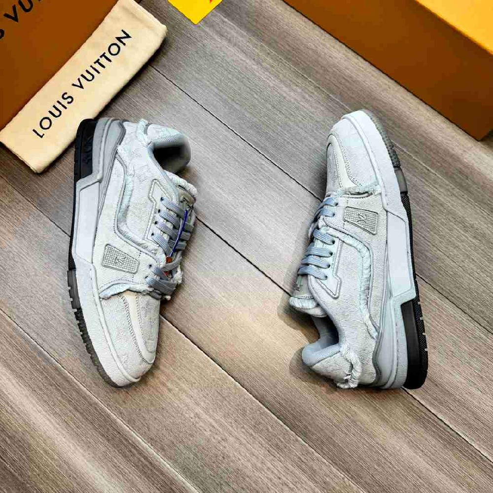 LV sneakers LU0363