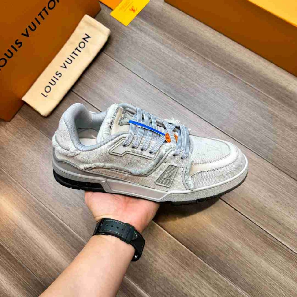 LV sneakers LU0363