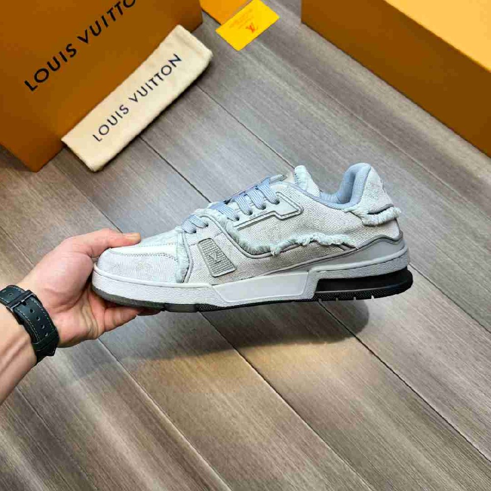 LV sneakers LU0363