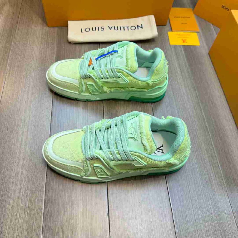 LV sneakers LU0365