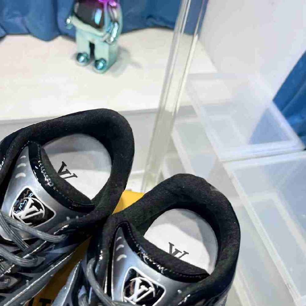 LV sneakers LU0368