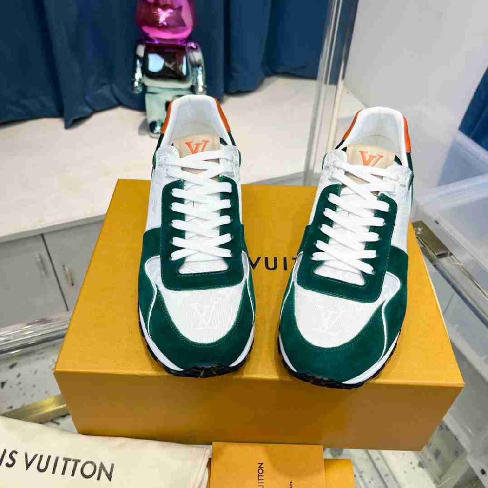 LV sneakers LU0369