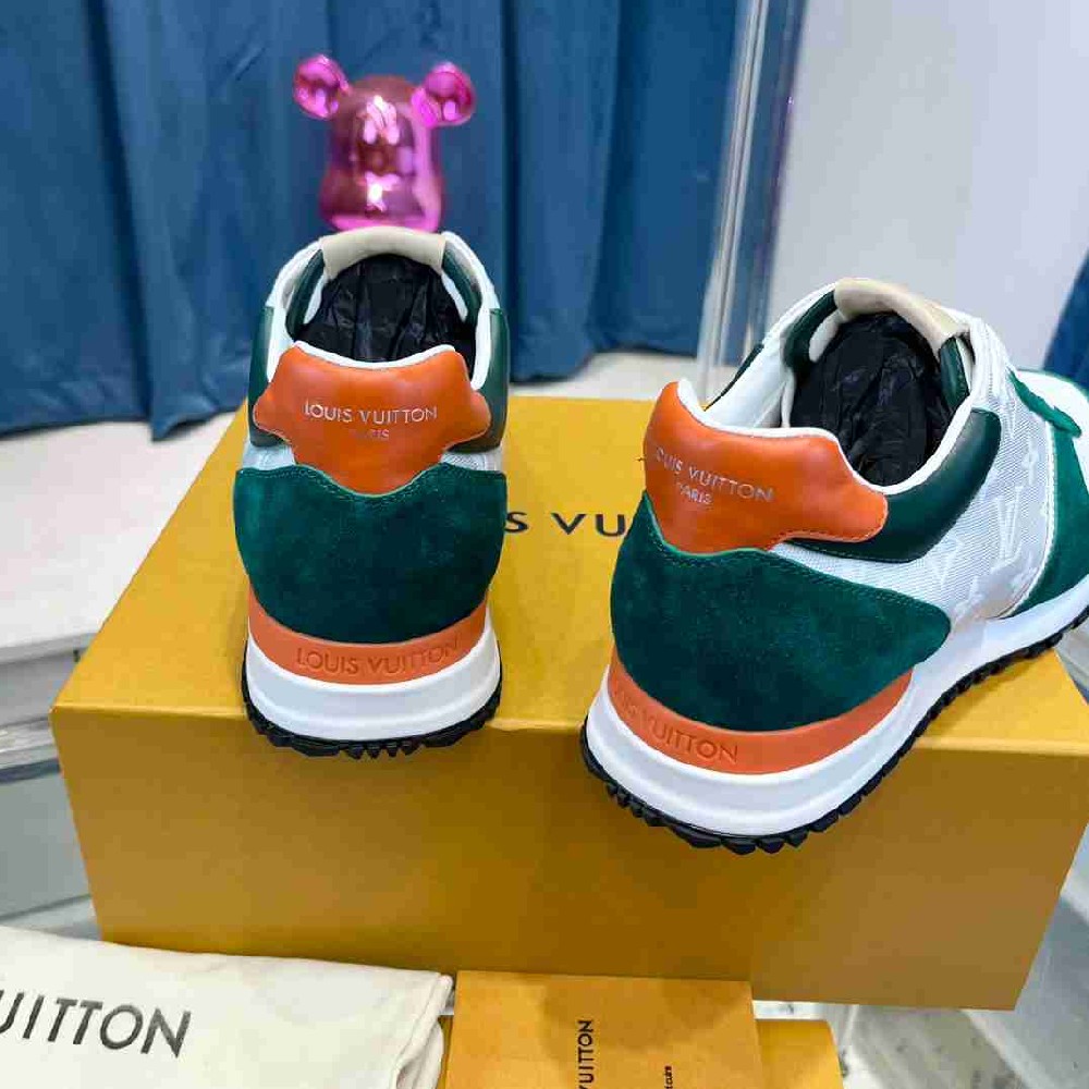 LV sneakers LU0369