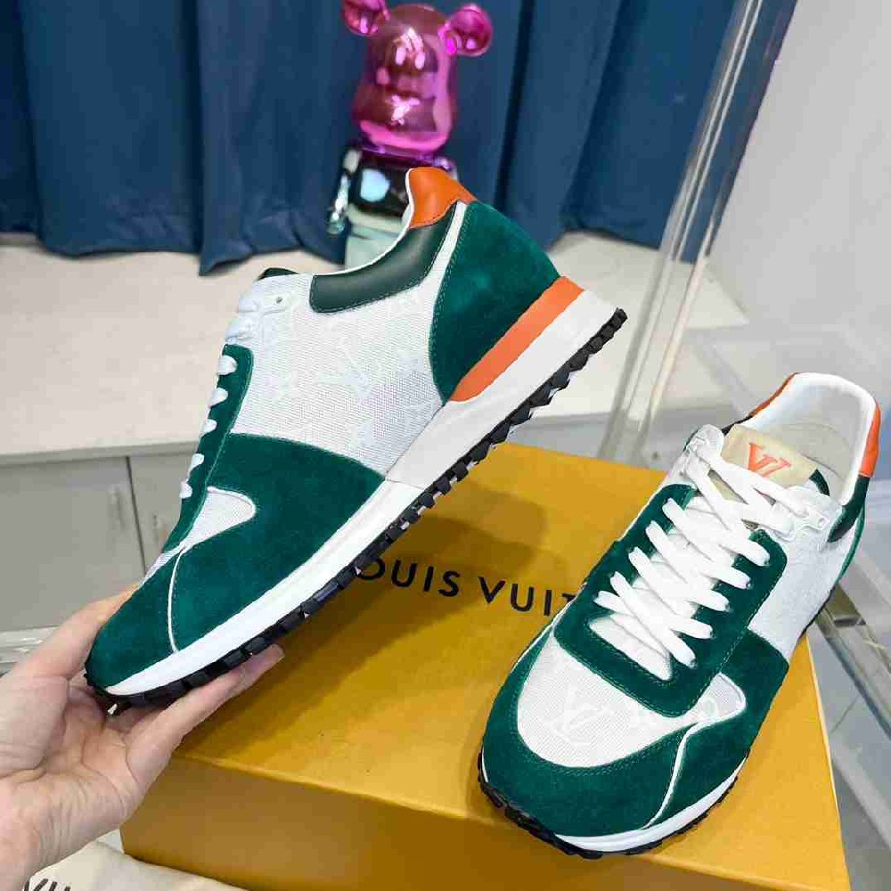 LV sneakers LU0369