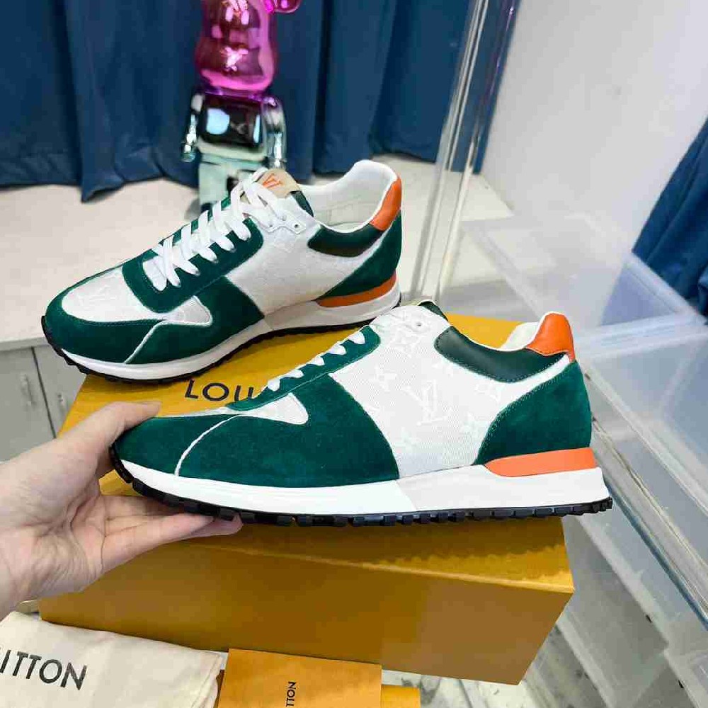 LV sneakers LU0369