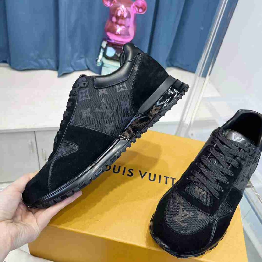 LV sneakers LU0370