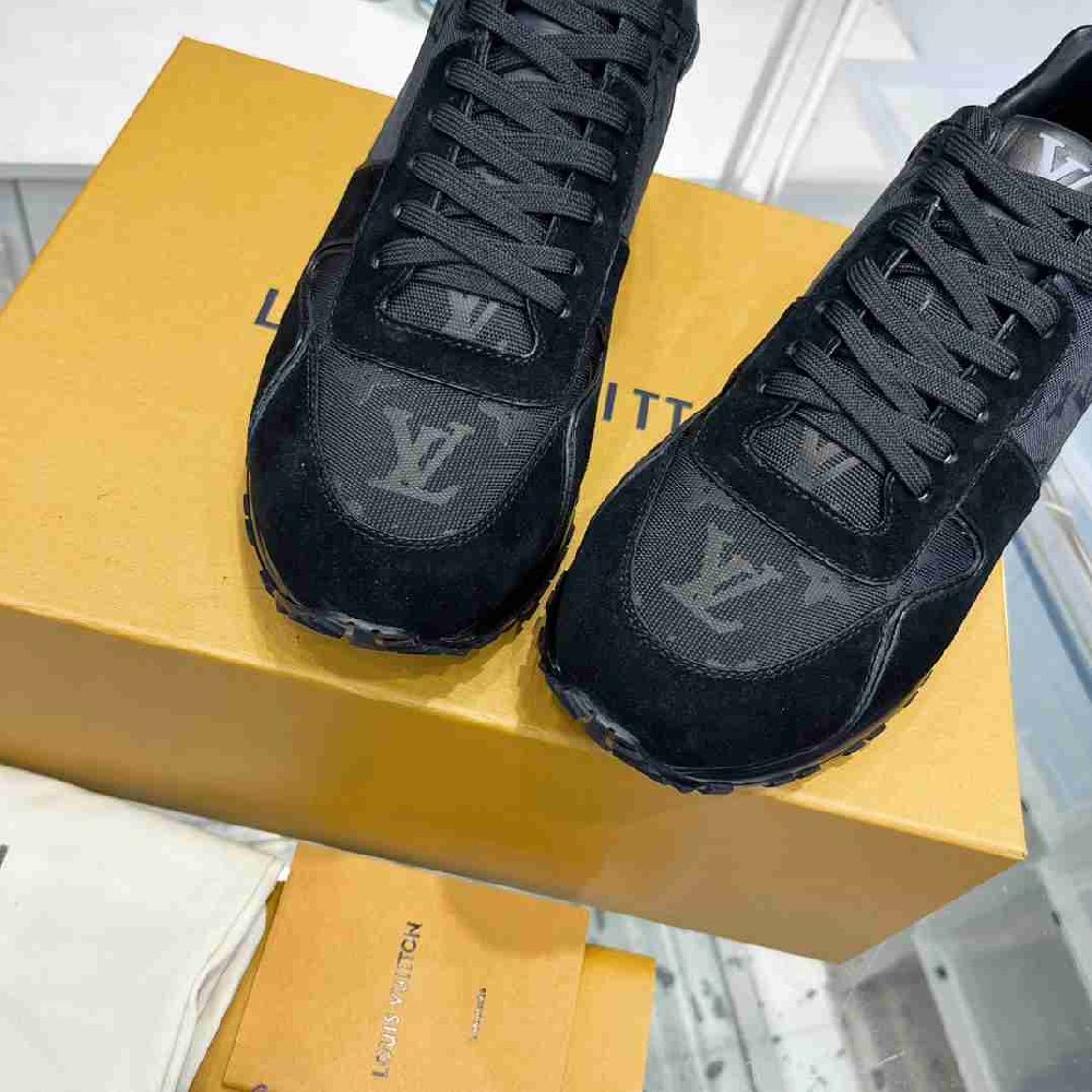 LV sneakers LU0370
