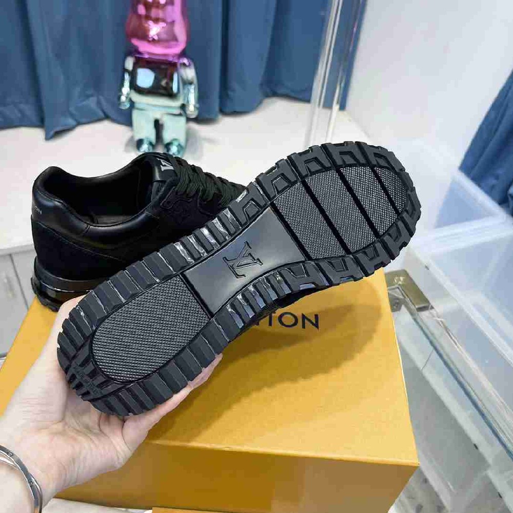 LV sneakers LU0370